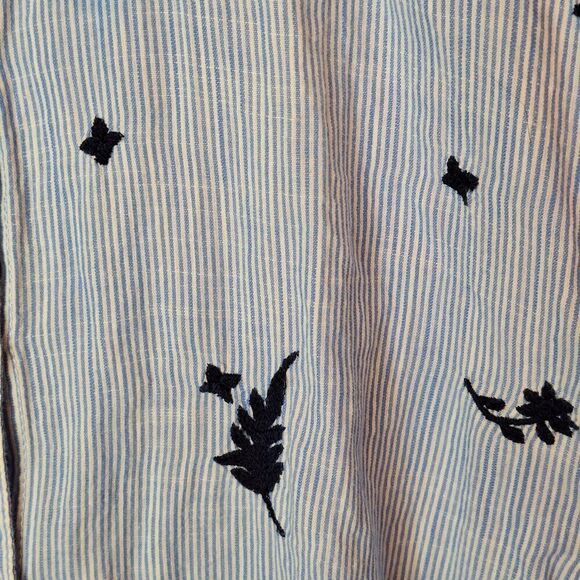 GH Bass & Co Shirt Womens Size XL Button Up Blue Striped Embroidered Flowers - Picture 5 of 8